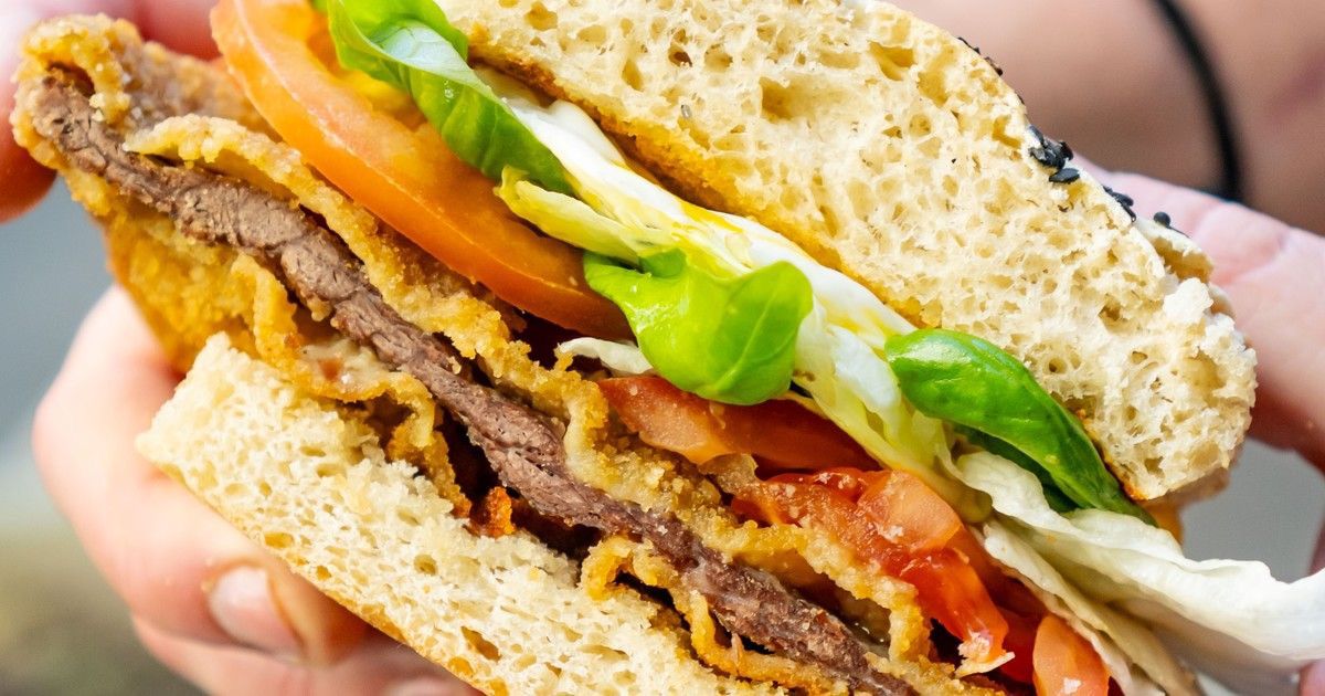 Chivito al plato con fritas